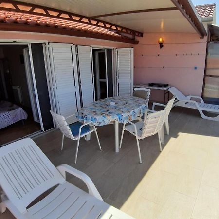 שיבניק Guesthouse Brodarica מראה חיצוני תמונה