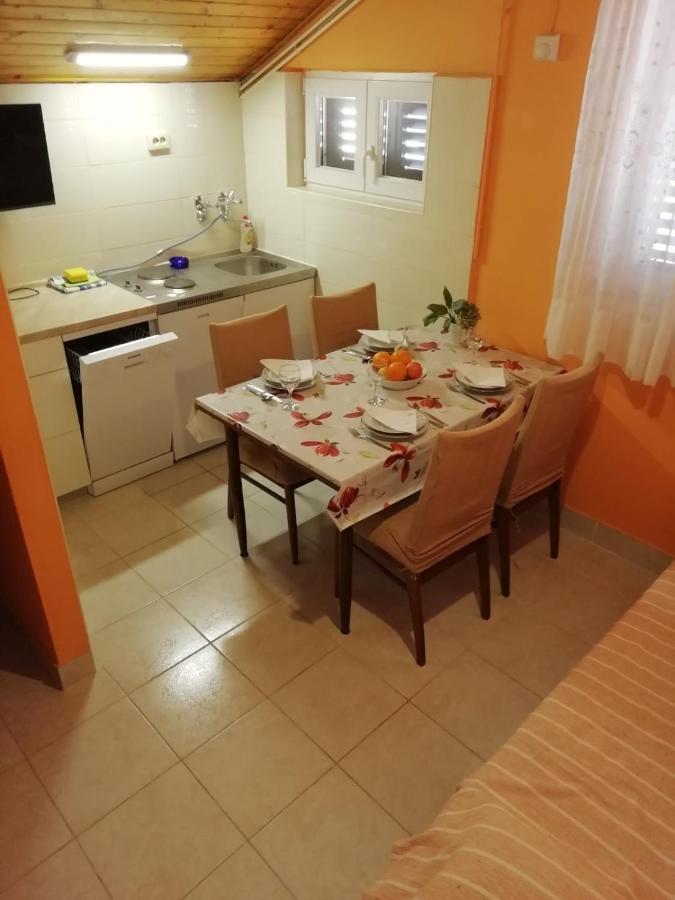 שיבניק Guesthouse Brodarica מראה חיצוני תמונה