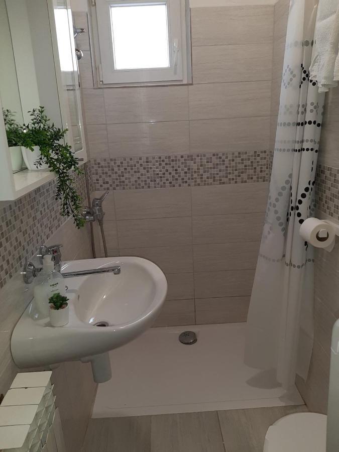 שיבניק Guesthouse Brodarica מראה חיצוני תמונה